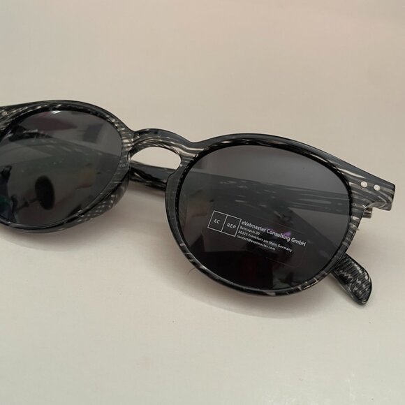 Gray Marble Round Sunglasses - Picture 2 of 6